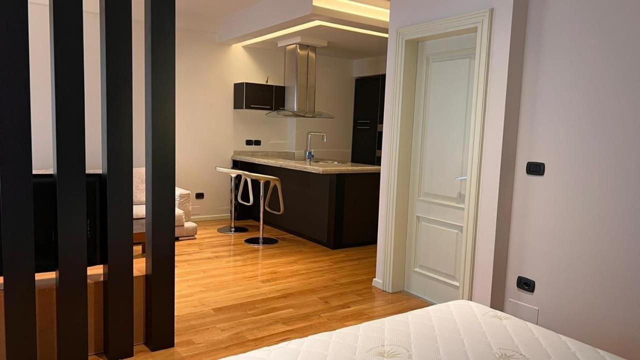 Skanderbeg Square Center Apartments Tirana Room photo